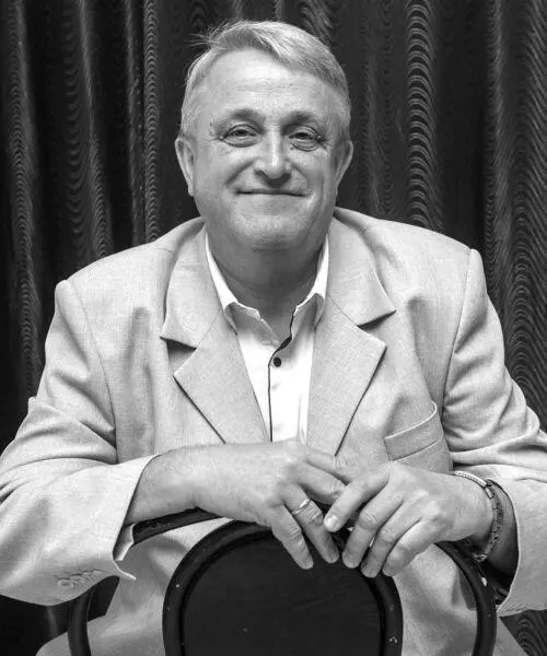 Родился 25 мая 1959 года в г Сатке Челябинской области Образование высшее - фото 14
