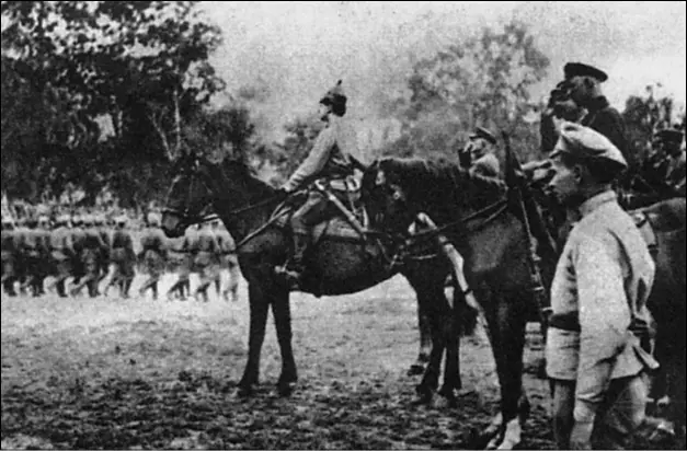 1920 год М Н Тухачевский на Западном фронте Михаил Николаевич со своей - фото 8