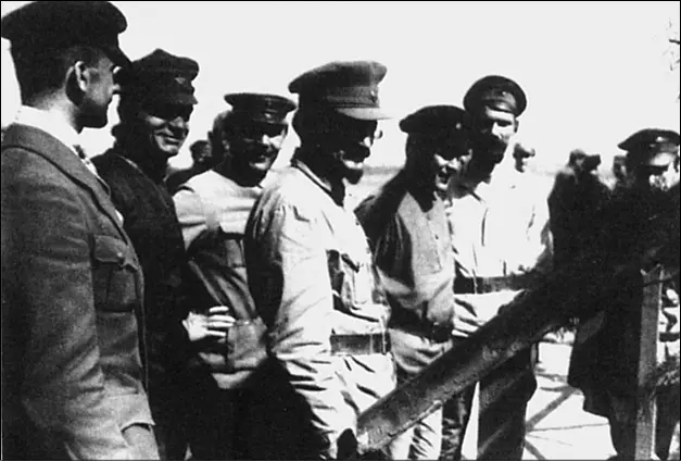 1920 год Л Д Троцкий на Южном фронте Петроград 1919 год Выпуск - фото 11