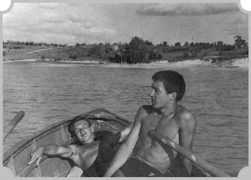 Крым геофизическая практика Река Альма 1968 год Слева направо я и В - фото 8