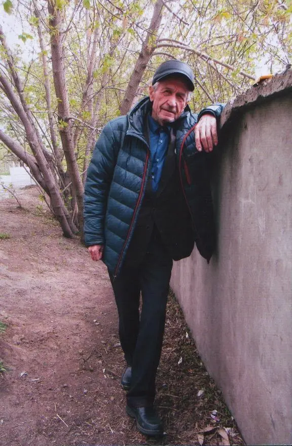 Родился 7 июня 1938 года в городе Карабаше Челябинской области В городе - фото 2