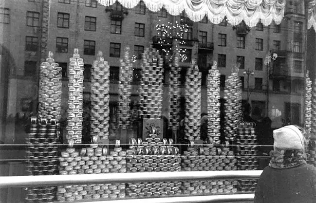 Фото 4 Витрина магазина на ул Горького 1947 г Москва 5 Событием стала - фото 4
