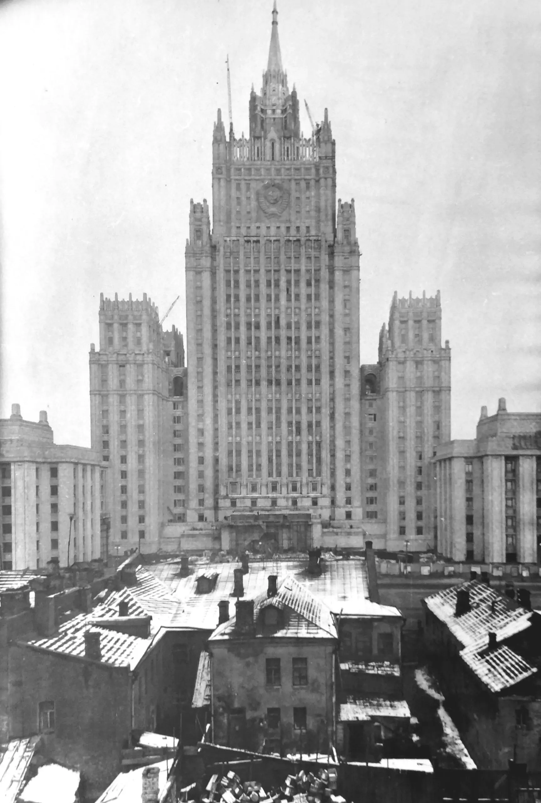Фото 13 Старое и новое Наряду с широкими площадями и монументальными зданиями - фото 13