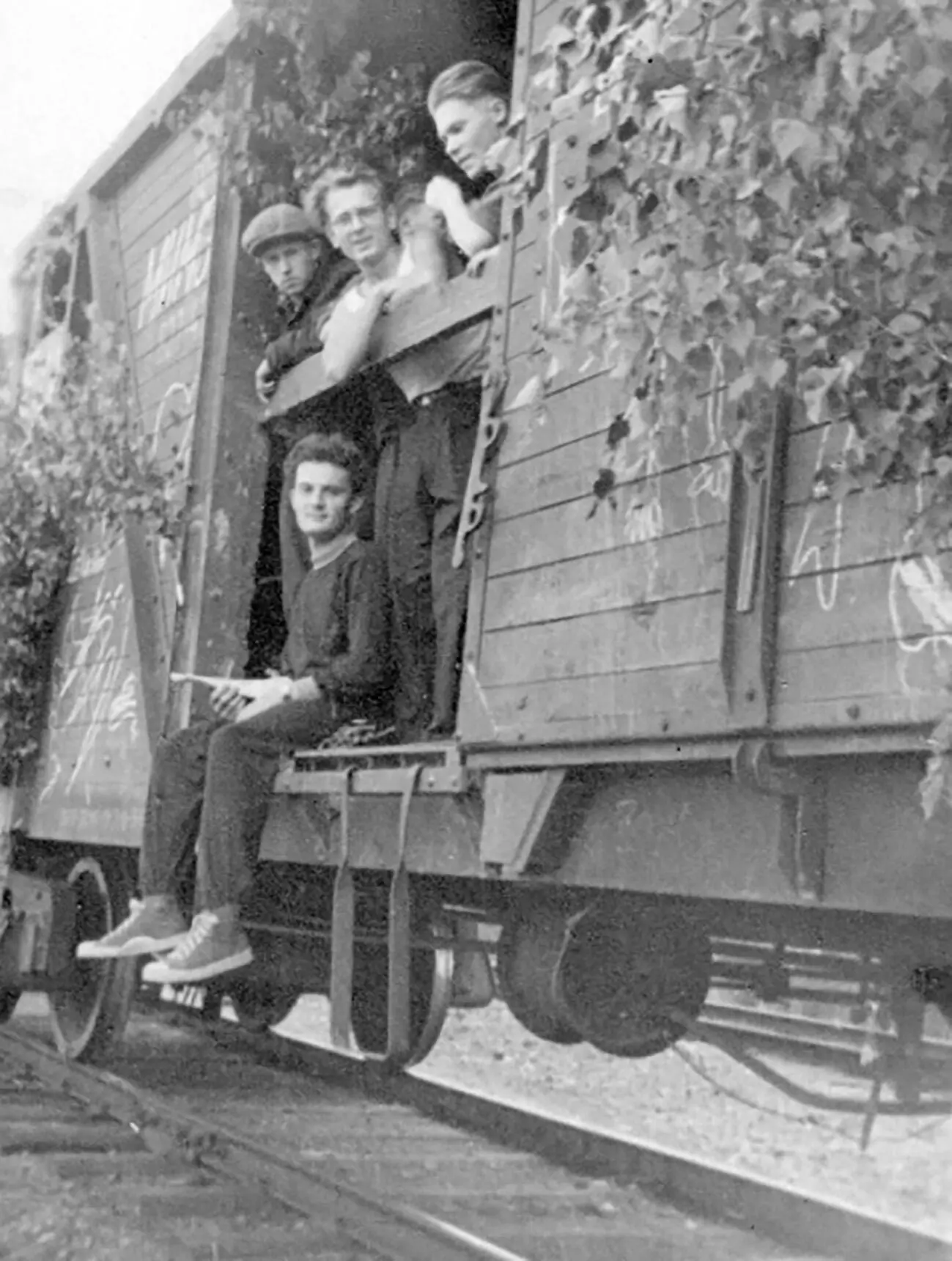 Фото 63 На целину в 1950х Молодёжь и главным образом парни рвалась в - фото 63