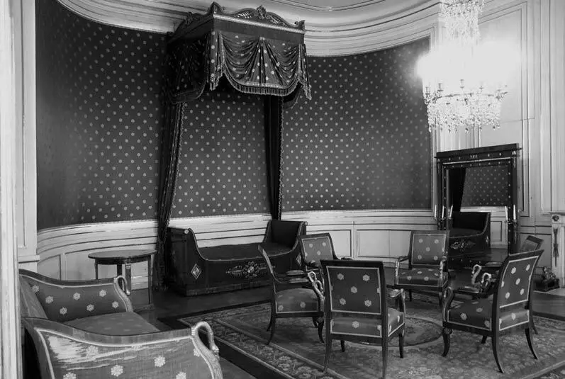 In diesem Zimmer wurde Ludwig II am 25 August 1845 geboren Die schreckliche - фото 12