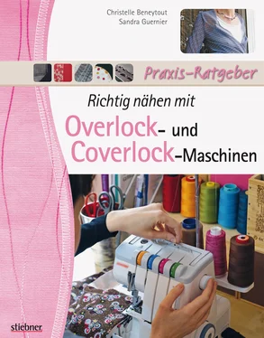 Christelle Beneytout Richtig nähen mit Overlock- und Coverlock-Maschinen обложка книги