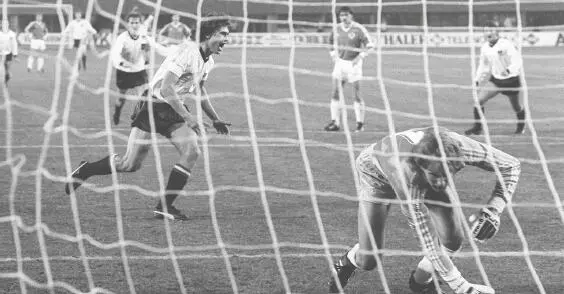 Auch dieser Ball ist im Netz Toni Polster traf insgesamt 44 Mal für Österreich - фото 34
