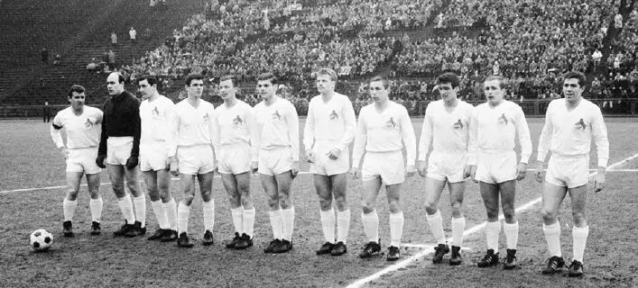 Die Kölner waren die Attraktion im Jahr der Bundes ligapremiere Hier die - фото 10