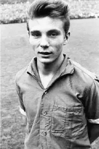 19 Jahre jung dribbelte Reinhard Libuda gleich im ersten Bundesligajahr in die - фото 11