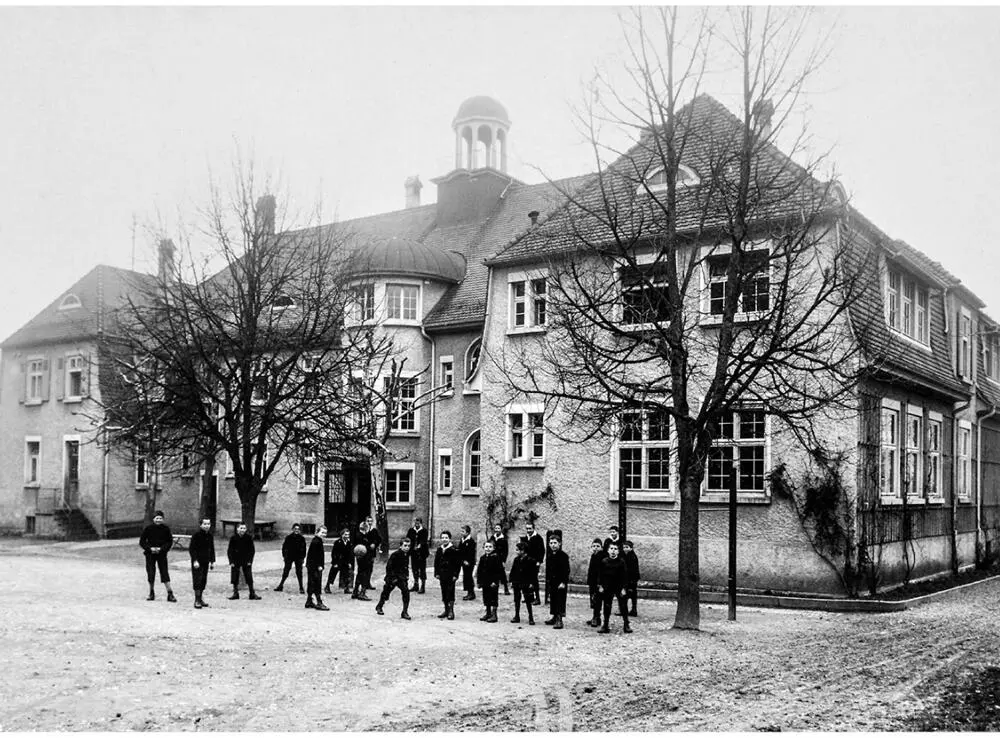 Abbildung 710 Aufnahmen von Knaben des Schillingsrains um 1 - фото 15