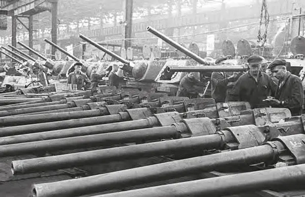 Все для фронта все для победы Агитплакаты военных лет Советск - фото 17