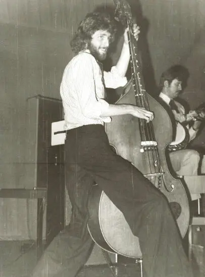 Auch in einem Jazzbassisten kann ein Rocker stecken 1974 Make love not war - фото 8