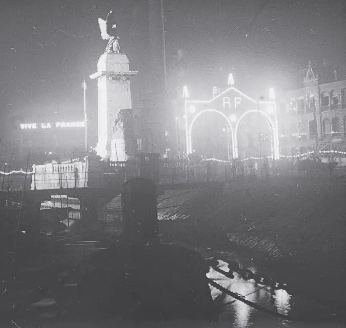 Am französischen Nationalfeiertag in Shanghai 14 Juli 1933 1937 reiste - фото 28