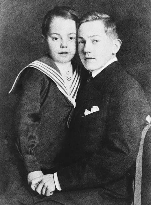 1919 mit seinem Bruder Franz Bruno Foto MaxFrischArchiv Der - фото 6