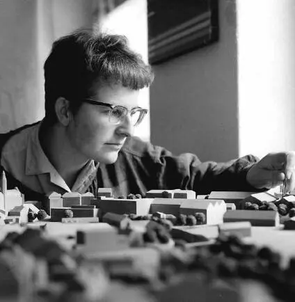 Madlonne Goldschmid im Modellbauatelier 1958 Immer wieder stellt sie für - фото 10