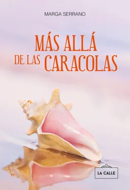 Marga Serrano Más allá de las caracolas обложка книги