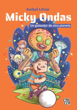 Anibal Litvin Micky Ondas, un goleador de otro planeta обложка книги