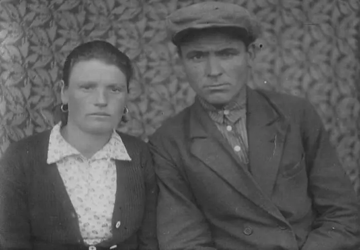 Петру Поздееву 18 лет Таисье Ходыревой 19 лет Фотографировались в селе Дебёсы - фото 11