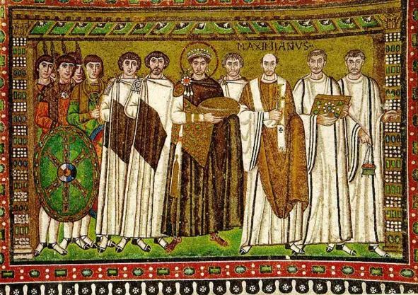 Император Юстиниан в окружении придворных Мозаика в церкви СанВитале в - фото 1