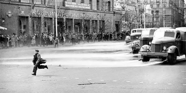 Штрихи детства 1957 Фундаментально иным был метод работы советских - фото 1