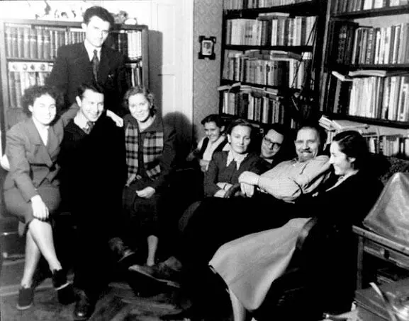 Сотрудники отдела дома у Г Д Рихтера 1950е годы Слева направо Е Е - фото 8