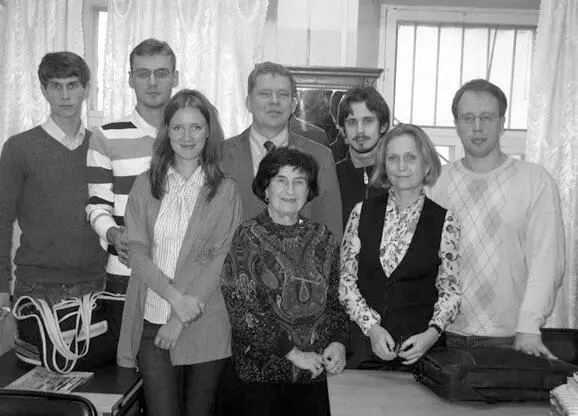 Сотрудники лаборатории 2011 г Слева направо А А Гриценко А А Герцен М - фото 23