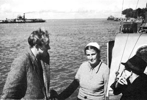 В В Никольская и ДА Тимофеев слева на Амуре 1958 г По материалам - фото 37
