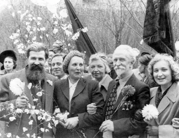 З З Виноградов второй справа В А Гиппенрейтер в центре и Д В - фото 101