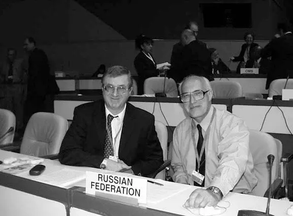 На конференции ООН по опустыниванию в Гаване 2003 г Слева советник - фото 110