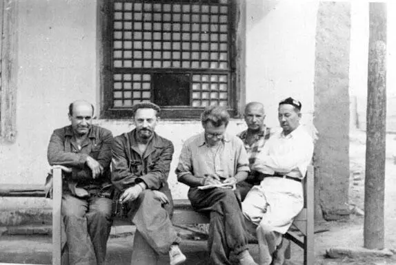 Участники советскокитайской экспедиции Урумчи1957 г Слева направо Э М - фото 148
