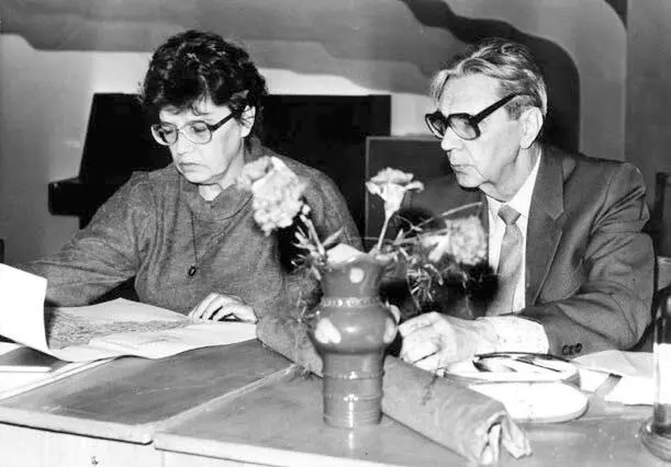 В президиуме совещания в Тирасполе 1988 г Слева Т Г Рунова Мы иногда - фото 171