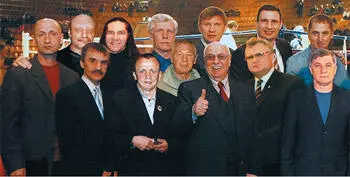 Легенды украинского бокса Верхний ряд слева направо Леонид Шапошников - фото 40