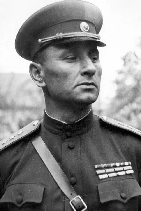 Командующий 1й гв армией генералполковник А А Гречко Весной 1944 г - фото 12