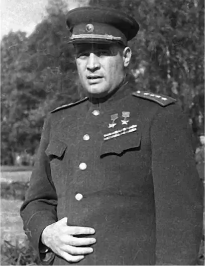 Командующий 60й армией ИД Черняховский Фото лета 1944 г на посту - фото 13