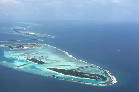 Мальдивские острова с высоты птичьего полета Столица Мальдив Мале и мост - фото 3