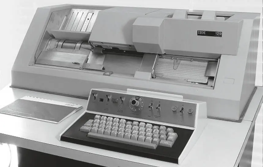 Ein IBMLochkartenstanzer wie er in der betrieblichen Datenverarbeitung und im - фото 5