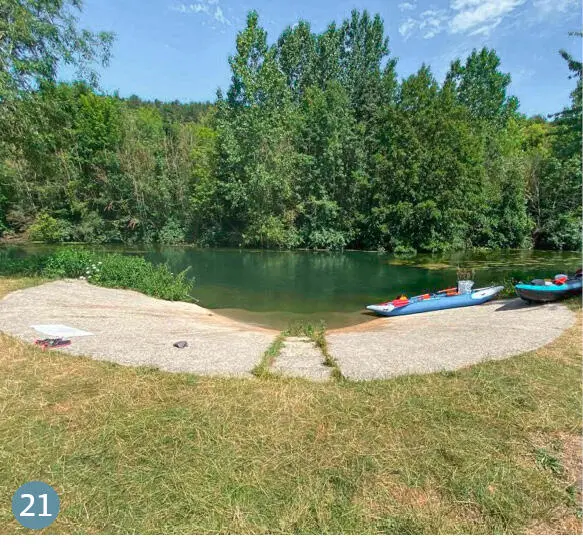 21 JouysurEure Picknickplatz mit Pétanque und Kanurampe Vom Dorf auf der - фото 88