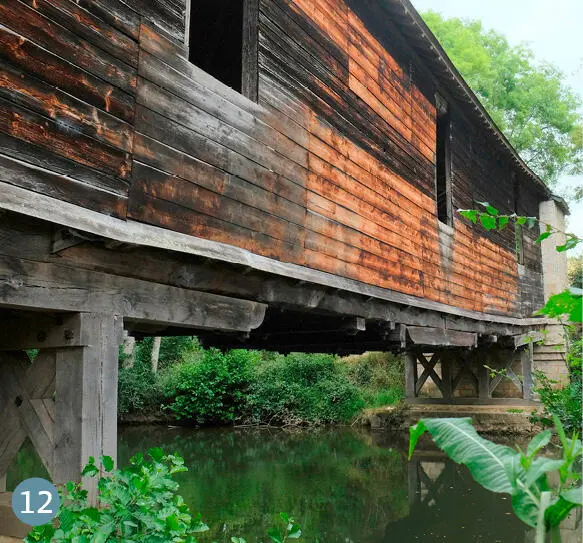 12 Le Pont de Bois Couvert Erbaut nachdem 1847 neun Gleisarbeiter ertrunken - фото 563