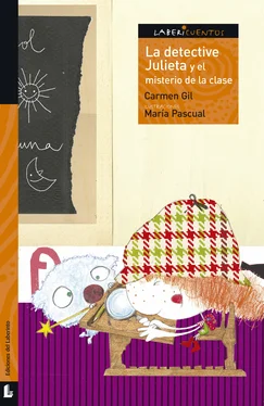 Carmen Gil Martínez La detective Julieta y el misterio de la clase обложка книги