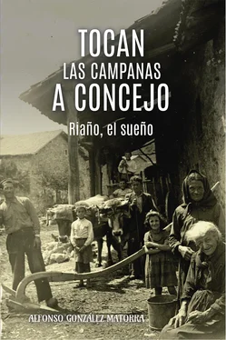 Alfonso González Matorra Tocan las campanas a concejo обложка книги