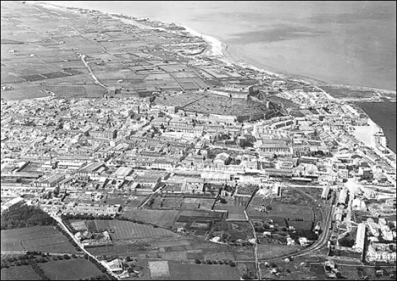 5 Vista de la ciutat de Dénia Dècada dels seixanta del segle XX AHN 1Per a - фото 7