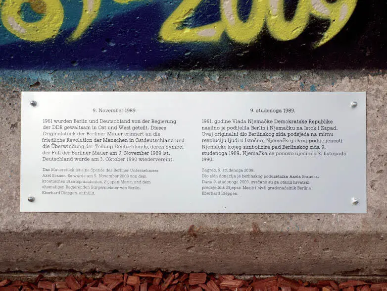 Information plaque at the foot of the Wall segment Deutsche Botschaft Zagreb - фото 24