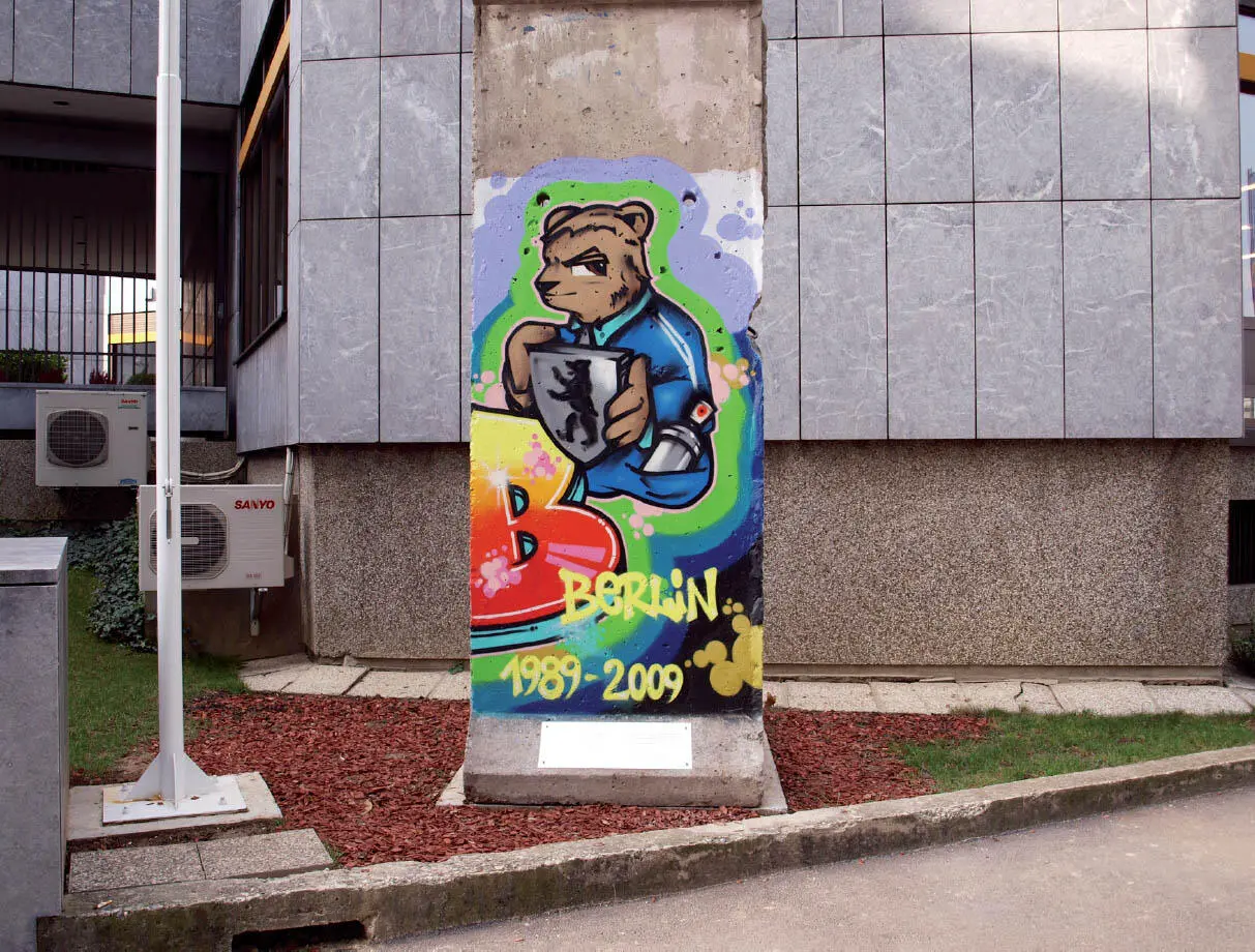 The Berlin Wall in front of the German Embassy in Zagreb Deutsche Botschaft - фото 23