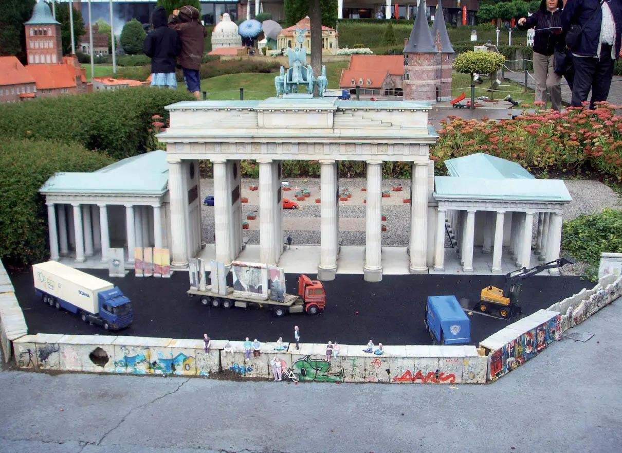 Miniature of the Wall in Bruparck Brussels Jens Schöne The Brandenburg Gate - фото 14