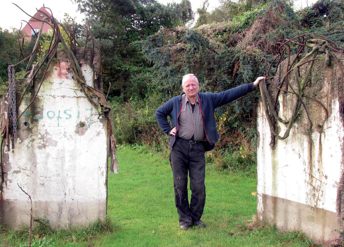 Artist Jens Galschiøt with his pieces of Wall Odense Jens Galschiøt - фото 30