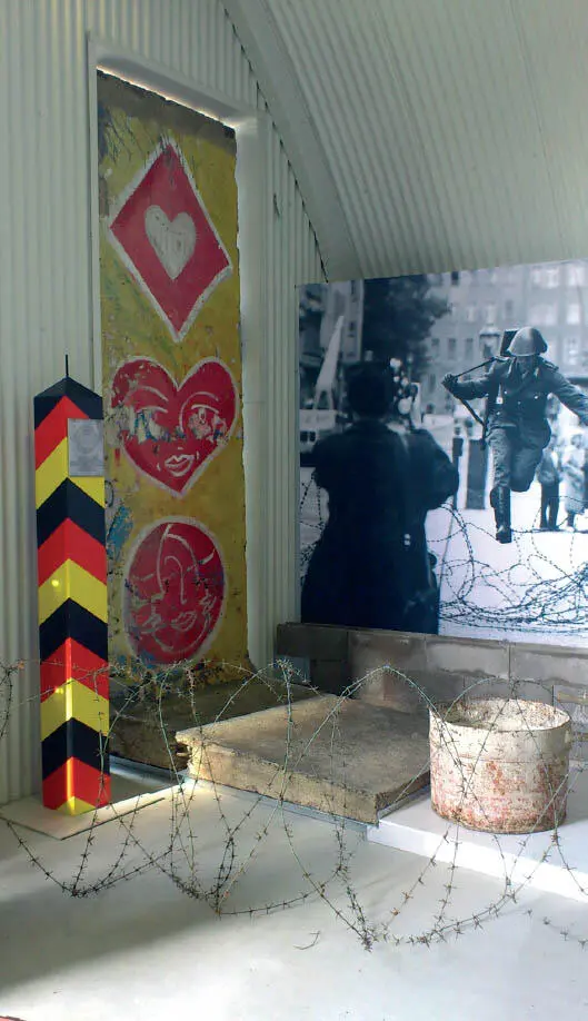 The piece of Wall in the Cold War Museum in Langelandsfort Peer Henrik Hansen - фото 26