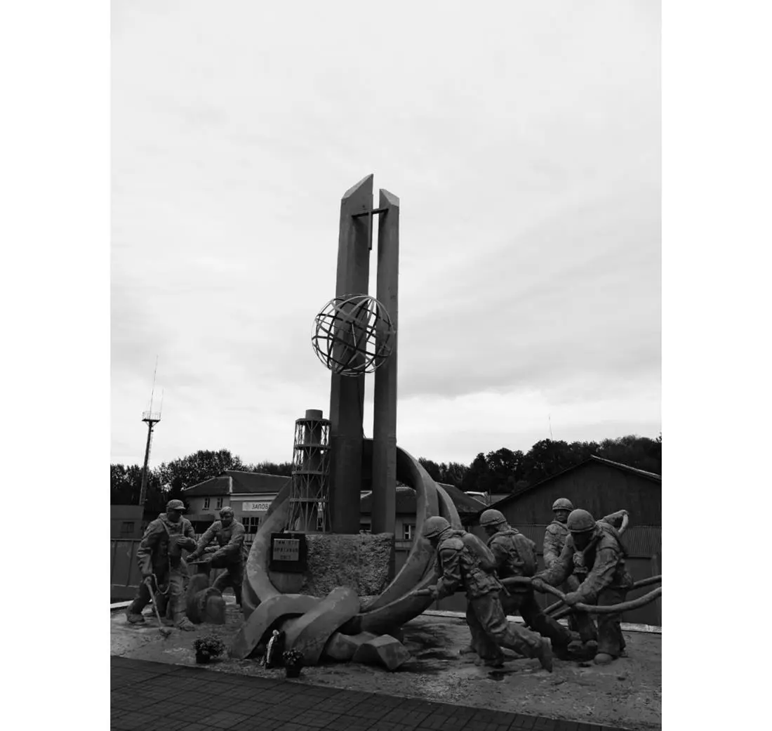 Denkmal für jene Männer die zuerst an die Arbeit mussten die sogenannten - фото 7