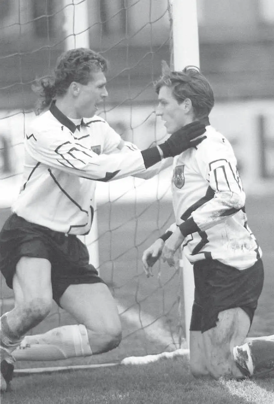 Drei Helden für Herzog Lauda Maier Polster li Mit seinen drei Toren - фото 10