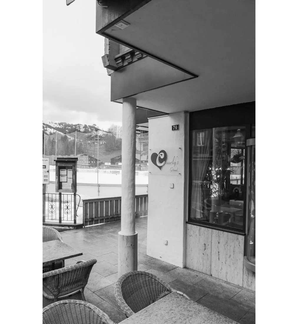 Das Tearoom Charlys an der Promenade in Gstaad Von hier aus telefonierte in - фото 5