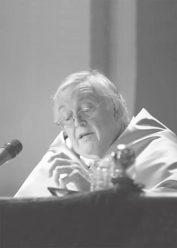 Lectio pronunciada por el Doctor Paul Preston Excellentíssim i Magnífic Senyor - фото 6